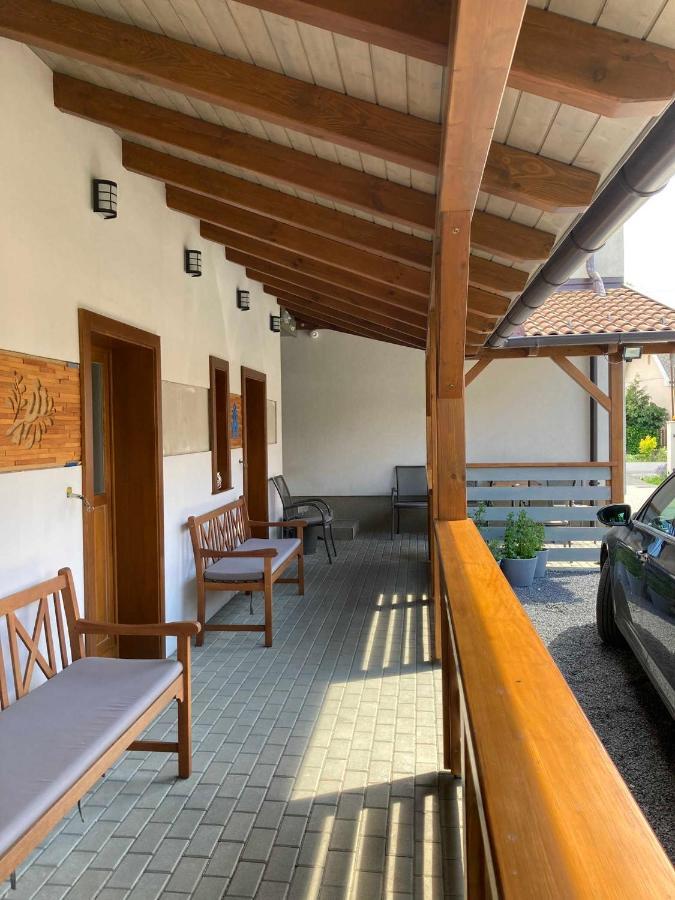 Toronyi Vendégház Exterior foto