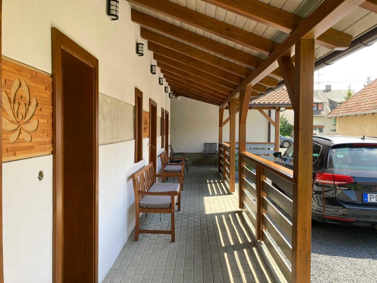 Toronyi Vendégház Exterior foto
