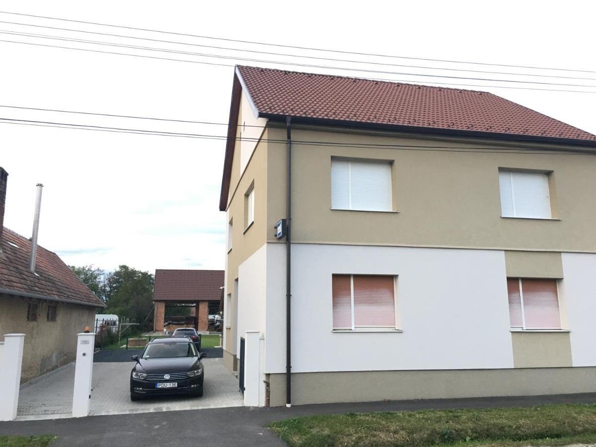 Toronyi Vendégház Exterior foto